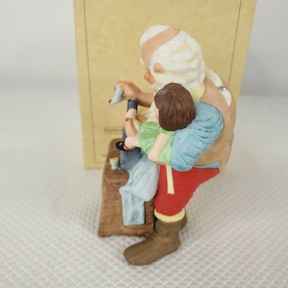 Hallmark Gold Crown Collectible Santa The Toymaker Fine Porcelain Figure 1988 - Picture 5 of 8